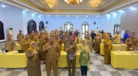 Sekretaris Daerah Kabupaten Pasuruan, Yudha Triwidya Sasongko, membuka kegiatan Evaluasi dan Desk Laporan Capaian Standar Pelayanan Minimal (SPM) Triwulan III Tahun Anggaran 2025 di Grand Palace Malang, Selasa (7/10/2025). (Foto Dok Ho/RadarBangsa.co.id)