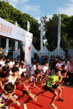 Dari Lari ke Literasi, Kolaborasi OJK dan Pemkab Banyuwangi Warnai BIK Run 2025