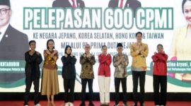 Menteri KP2MI Mukhtarudin melepas 600 calon pekerja migran Indonesia di Pasuruan, Kamis (9/10/2025). (Foto Dok Ho/RadarBangsa.co.id)