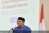 Bupati Pasuruan Rusdi Sutejo menutup kegiatan Bimtek Tata Naskah Dinas Elektronik sekaligus meluncurkan aplikasi SAPA WARGA sebagai langkah awal penerapan program desa digital di Kabupaten Pasuruan, Jumat (17/10/2025). (Foto Dok Ho/RadarBangsa.co.id)