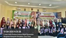 Kepala Dinas Perindustrian dan Tenaga Kerja Kabupaten Bangkalan, Jemmy Tria Sukmana, saat membuka kegiatan Pelatihan Berbasis Masyarakat (PBM) bidang Tata Rias dan Pengolahan Hasil Laut di Kantor Disperinaker Bangkalan, Selasa (8/10/2025). (DoK Foto Kmf/RadarBangsa.co.id)
