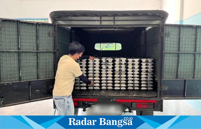 Aktivitas karyawan di Dapur MBG/SPPG Bangkalan yang menjadi bagian dari program peningkatan gizi anak bangsa. (Foto Dok Ho/RadarBangsa.co.id)