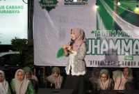 Senator DPD RI Lia Istifhama bersama kader Fatayat NU Surabaya saat doa bersama memperingati Maulid Nabi di Kantor PCNU Surabaya. (Foto Dok Ho/RadarBangsa.co.id)