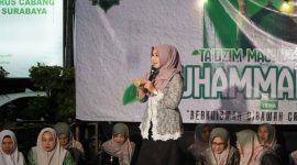 Senator DPD RI Lia Istifhama bersama kader Fatayat NU Surabaya saat doa bersama memperingati Maulid Nabi di Kantor PCNU Surabaya. (Foto Dok Ho/RadarBangsa.co.id)