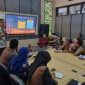 Plt. Inspektur Kabupaten Bangkalan, Ahmat Hafid, saat memaparkan inovasi layanan digital KLIK AKU (Klinik Konsultasi Akuntabilitas) sebagai upaya memperkuat transparansi pengelolaan keuangan desa. (Dok. Inspektorat Bangkalan) 