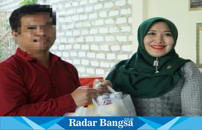 Anggota DPD RI Lia Istifhama menyerahkan bantuan kepada penghuni Rumah Rehab Ghana sebagai bentuk dukungan terhadap program pemulihan dan pemberdayaan mantan pengguna narkoba. (Foto Dok Ho/RadarBangsa.co.id)