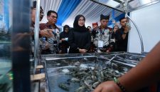 Bupati Banyuwangi, Ipuk Fiestiandani, membuka Forum Shrimp Fair sebagai wadah penguatan pelaku usaha dan petani udang. (Foto Dok Ho/RadarBangsa.co.id)