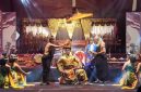 Penampilan fragmen sendra tari dalam Festival Adat Budaya Nusantara ke-V di Alun-Alun Lamongan, Sabtu (18/10/2025 (Foto Dok Ho/RadarBangsa.co.id)