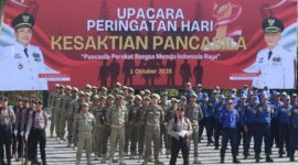 Peserta upacara dari unsur TNI, Polri, Satpol PP, dan organisasi masyarakat tampak berbaris rapi dalam peringatan Hari Kesaktian Pancasila di halaman Kantor Bupati Pasuruan, Rabu (1/10/2025). (Foto Dok Ho/RadarBangsa.co.id)