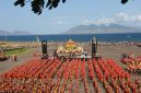 Ribuan penari Gandrung berlatih jelang pagelaran akbar Gandrung Sewu 2025 di Pantai Marina Boom Banyuwangi. (Foto Dok Ho/RadarBangsa.co.id)