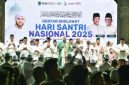 Bupati Pasuruan Rusdi Sutejo menghadiri Gebyar Sholawat memperingati Hari Santri Nasional di Lapangan Patal Grati, Selasa (21/10/2025) malam. (Foto Dok Ho/RadarBangsa.co.id)