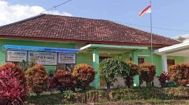 Foto: Situasi bangunan gedung kantor UPTD P & K Kecamatan Bumiaji Kota Batu, sudah tak di tempati lagi sekira enam bulan berjalan.