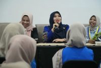 Senator DPD RI asal Jawa Timur, Dr. Lia Istifhama (tengah), saat memberikan motivasi kepada kader KOPRI PMII Bondowoso dalam kegiatan Sekolah Kader Kopri (SKK) ke-VI di Bondowoso, Minggu (27/10/2025). (Foto Dok Ho/RadarBangsa.co.id)