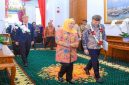 Gubernur Jawa Timur Khofifah Indar Parawansa menerima kunjungan Duta Besar Federasi Rusia untuk Indonesia, H.E. Mr. Sergei Tolchenov, di Gedung Negara Grahadi, Surabaya. (Foto Dok Ho/RadarBangsa.co.id)