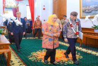 Gubernur Jawa Timur Khofifah Indar Parawansa menerima kunjungan Duta Besar Federasi Rusia untuk Indonesia, H.E. Mr. Sergei Tolchenov, di Gedung Negara Grahadi, Surabaya. (Foto Dok Ho/RadarBangsa.co.id)