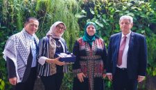 Gubernur NTB Dr. Lalu Muhammad Iqbal berbincang dengan Duta Besar Palestina, Syria, dan Azerbaijan saat kunjungan diplomatik di Mataram, Sabtu (26/10/2025). (Foto DokHo/RadarBangsa.co.id)