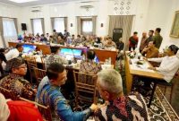Suasana rapat koordinasi lintas kementerian dan lembaga bersama Pemerintah Kabupaten Banyuwangi terkait uji coba digitalisasi bansos, Kamis (2/10/2025). (Foto Dok Ho/RadarBangsa.co.id)