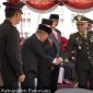 Wakil Bupati Pasuruan Shobih Asrori bersalaman dengan Dandim 0819 Pasuruan Letkol Inf. Boga Bramiko seusai upacara peringatan Hari Kesaktian Pancasila di halaman Kantor Bupati Pasuruan. (Foto Dok Ho/RadarBangsa.co.id)