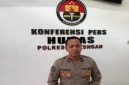Kasi Humas Polres Lamongan, Ipda M. Hamzaid, memberikan keterangan pers terkait penanganan kasus dugaan kekerasan di salah satu pondok pesantren di Lamongan, Rabu (29/10/2025). (Dok. Polres Lamongan)