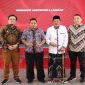 Sekda Bangkalan Ismed Efendi bersama perwakilan IAI Jatim saat pembukaan Workshop Revitalisasi Alun-Alun Bangkalan di Pendopo Agung, Jumat (17/10/2025). (Foto Dok Ho/RadarBangsa.co.id)