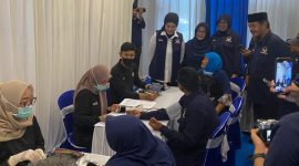 Ketua DPW Partai NasDem Jawa Timur, Lita Machfud Arifin saat melakukan monitoring kegiatan cek kesehatan di DPD Kabupaten Kediri