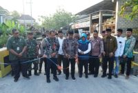 Bupati Bangkalan Lukman Hakim resmikan jembatan baru di Desa Dupok, Kokop, Kamis (9/10/2025). (Foto Dok Ho/RadarBangsa.co.id)