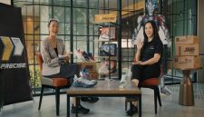 Reza Mathilda Gozali (kiri) dan narasumber lainnya berbagi kisah perjalanan Precise Shoes dalam podcast Cerita Bersama Brand Lokal di kanal YouTube JNE ID (Foto Dok Ho/RadarBangsa.co.id)