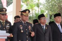 Kapolres Lamongan AKBP Agus Dwi Suryanto, S.I.K., M.H. foto bersama jajaran Forkopimda usai upacara peringatan Hari Sumpah Pemuda ke-97 di Alun-Alun Lamongan, Selasa (28/10/2025). (Foto Dok Ho/RadarBangsa.co.id)