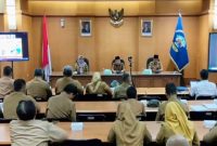 Suasana pendampingan penyusunan draft perubahan Perda Pajak Daerah dan Retribusi Daerah (PDRD) bersama Kemendagri yang diikuti jajaran Pemkab Bangkalan di Aula Diponegoro, Kantor Bupati Bangkalan, Senin (6/10/2025). (Foto Dok Ho/RadarBangsa.co.id)