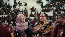 (Kiri) Senator DPD RI asal Jawa Timur, Lia Istifhama, menyerukan semangat Green Democracy dalam forum Tanwir Ikatan Mahasiswa Muhammadiyah (IMM) 2025 di Surabaya, Kamis (30/10/2025).  (Foto Dok Ho/RadarBangsa.co.id)