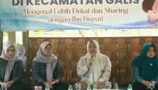 Ketua TP PKK Bangkalan, Ny. Lutfiyana Lukman Hakim, mengajak warga peduli pendidikan anak di Kecamatan Galis. (Foto Dok Ho/RadarBangsa.co.id)