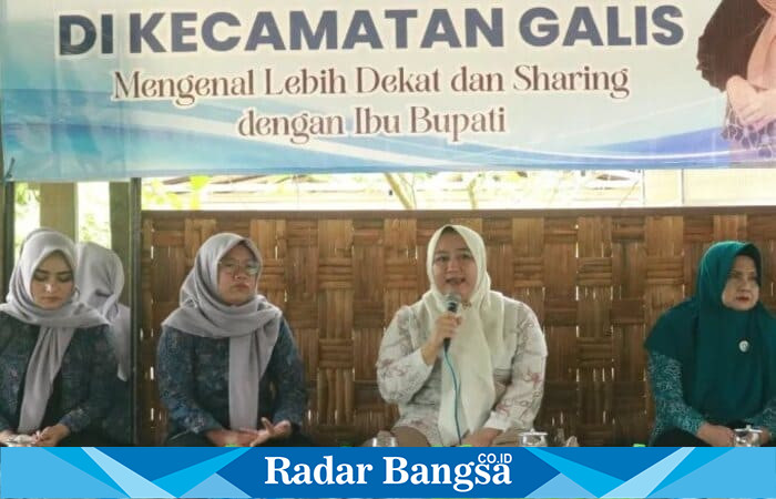 Ketua TP PKK Bangkalan, Ny. Lutfiyana Lukman Hakim, mengajak warga peduli pendidikan anak di Kecamatan Galis. (Foto Dok Ho/RadarBangsa.co.id)