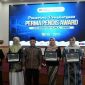 Dua dari kiri, Lia Istifhama usai menerima PERMA PENDIS Award 2025 di Probolinggo (Foto Dok Ho/RadarBangsa.co.id)