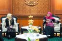 Gubernur Jawa Timur Khofifah Indar Parawansa menerima kunjungan Kepala OJK Provinsi Jawa Timur Yunita Linda Sari beserta jajaran di Gedung Negara Grahadi, Surabaya, Rabu (15/10/2025) (Foto Dok Ho/RadarBangsa.co.id)