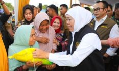 Khofifah Hadirkan Pasar Murah ke-119 di Lamongan, Inflasi Daerah Diharapkan Terkendali