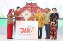 Gubernur Jawa Timur Khofifah Indar Parawansa menghadiri Puncak Bulan Inklusi Keuangan dan FinExpo 2025 di Surabaya, Jumat (24/10) (Foto Dok Ho/RadarBangsa.co.id)