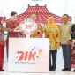 Gubernur Jawa Timur Khofifah Indar Parawansa menghadiri Puncak Bulan Inklusi Keuangan dan FinExpo 2025 di Surabaya, Jumat (24/10) (Foto Dok Ho/RadarBangsa.co.id)