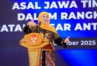 Gubernur Jawa Timur Khofifah Indar Parawansa menyampaikan sambutan dalam Forum Silaturahim bersama masyarakat Sulteng asal Jatim di Palu, Jumat (17/10) ( Foto Dok Ho/RadarBangsa.co.id)