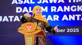 Gubernur Jawa Timur Khofifah Indar Parawansa menyampaikan sambutan dalam Forum Silaturahim bersama masyarakat Sulteng asal Jatim di Palu, Jumat (17/10) ( Foto Dok Ho/RadarBangsa.co.id)