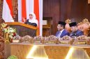 Gubernur Jawa Timur Khofifah Indar Parawansa menyampaikan sambutan dalam Sidang Paripurna Istimewa DPRD Provinsi Jawa Timur memperingati Hari Jadi ke-80 Provinsi Jawa Timur di Gedung DPRD Jatim, Surabaya, Minggu (12/10/2025). (Foto Dok Ho/RadarBangsa.co.id)