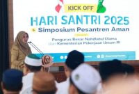 Bupati Banyuwangi Ipuk Fiestiandani menghadiri dan memberikan sambutan pada acara kick off Hari Santri Nasional (HSN) 2025 di Pendopo Sabha Swagata Blambangan, Senin (20/10/2025). (Foto Dok Ho/RadarBangsa.co.id)
