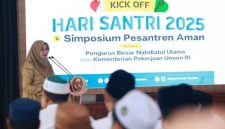 Bupati Banyuwangi Ipuk Fiestiandani menghadiri dan memberikan sambutan pada acara kick off Hari Santri Nasional (HSN) 2025 di Pendopo Sabha Swagata Blambangan, Senin (20/10/2025). (Foto Dok Ho/RadarBangsa.co.id)