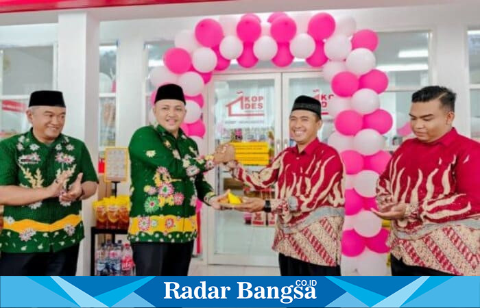 Bupati Pasuruan Rusdi Sutejo meresmikan Gerai Sembako Koperasi Desa Merah Putih (KDMP) Wonokerto, Kecamatan Sukorejo, Kamis (30/10/2025). (Foto Dok Ho/RadarBangsa.co.id)