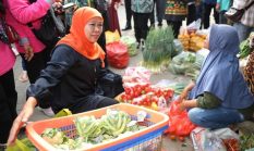 Kunjungi Pasar Plaosan Magetan, Khofifah Sebut Surga Sayur dan Pusat Agrobisnis Madiun Raya