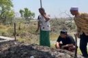 Suasana haru mewarnai pemakaman santri Pondok Pesantren Al Khoziny, Ghifari Haikal Nur (17), di Desa Wangen, Kecamatan Glagah, Lamongan, Rabu (8/10/2025). (Foto Dok Ho/RadarBangsa.co.id)