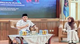 Bupati Pasuruan Rusdi Sutejo saat menyampaikan pandangan dalam Dialog Publik BEM Pasuruan Raya di Auditorium Mpu Sindok, Sabtu (18/10/2025). (Foto Dok Ho/RadarBangsa.co.id)