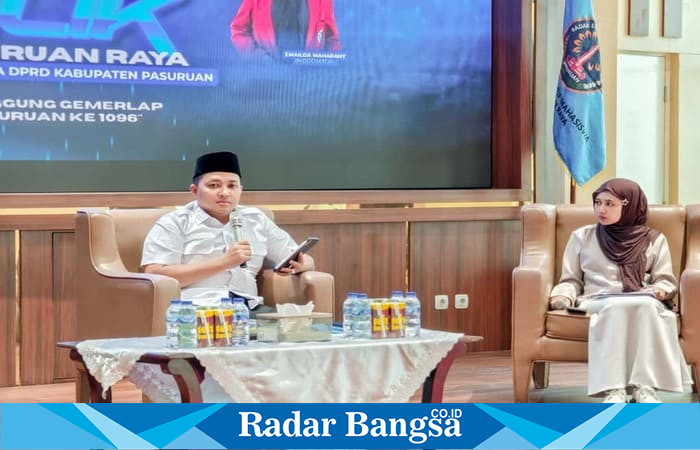 Bupati Pasuruan Rusdi Sutejo saat menyampaikan pandangan dalam Dialog Publik BEM Pasuruan Raya di Auditorium Mpu Sindok, Sabtu (18/10/2025). (Foto Dok Ho/RadarBangsa.co.id)