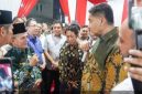 Menteri Perumahan dan Kawasan Permukiman Maruarar Sirait berbincang dengan Wakil Bupati Pasuruan KH Shobih Asrori saat kunjungan kerja di Perumahan Grand Kencana, Beji, Rabu (15/10/2025) (Foto Dok Ho/RadarBangsa.co.id)