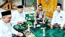 Dua dari kiri, Ps. Kanit Intelkam Polsek Tikung, Bripka Lendy Arief, hadir dalam kegiatan silaturahmi menjelang Hari Santri Nasional (Foto Dok Ho/RadarBangsa.co.id)