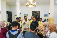 Menteri Pekerjaan Umum dan Perumahan Rakyat (PUPR) Dody Hanggodo bersama Gubernur Nusa Tenggara Barat Lalu Muhamad Iqbal meninjau proyek revitalisasi irigasi di Lombok Tengah, Minggu (19/10/2025). (Foto Dok Ho/RadarBangsa.co.id)